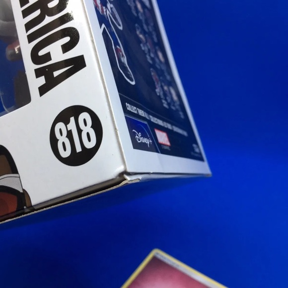 Funko Pop! Falcon and the Winter Soldier: Captain America #818 Amazon Exclusive - Picture 6 of 11